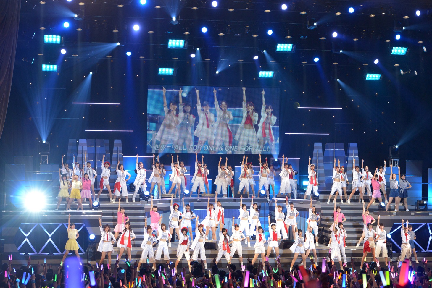「Hello! Project 2016 WINTER ～DANCING! SINGING! EXCITING!～」の様子。