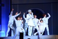 泉奏のパフォーマンスの様子。