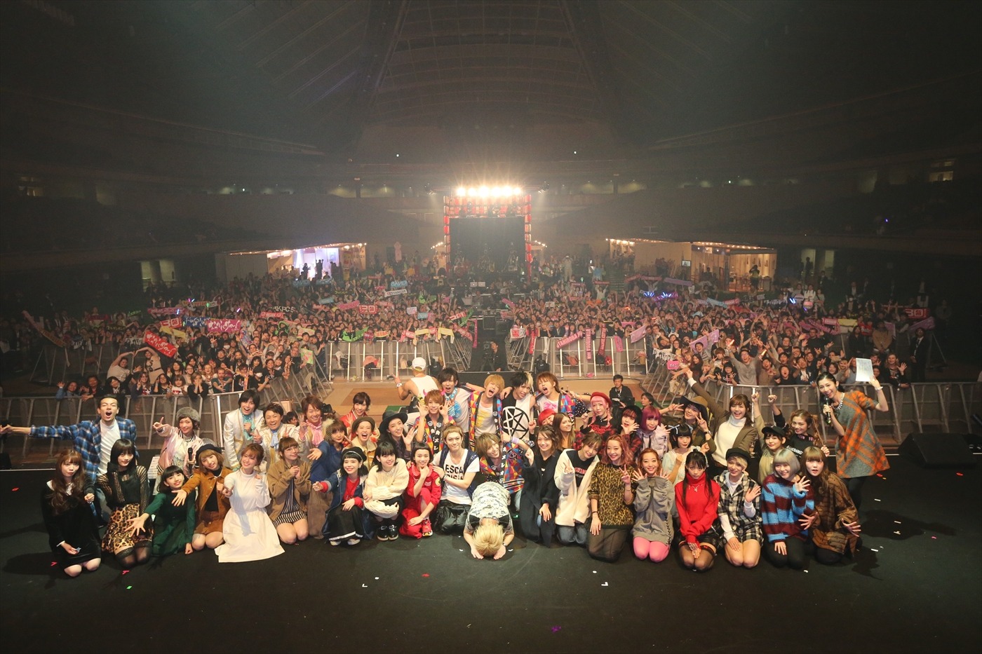 「MOSHI MOSHI NIPPON FESTIVAL 2015 in TOKYO」11月7日公演のフィナーレの様子。 （写真提供：もしもしにっぽんプロジェクト）