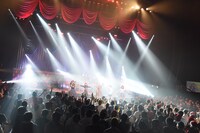 「ベイビーレイズJAPAN電撃の雷舞！2015～史上最“熱”！ちょっと遅めのクリスマス大作戦～」の様子。