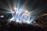 「ベイビーレイズJAPAN電撃の雷舞！2015～史上最“熱”！ちょっと遅めのクリスマス大作戦～」の様子。