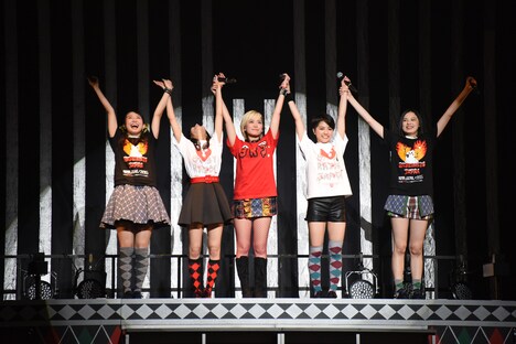 「ベイビーレイズJAPAN電撃の雷舞!2015~史上最“熱”!ちょっと遅めのクリスマス大作戦~」の様子。