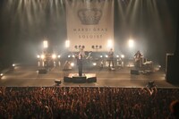 清春「TOUR 天使の詩 2015『21』」大阪・なんばHatch公演の様子。 （写真提供：ワーナーミュージック・ジャパン）