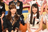 左から指原莉乃（HKT48）、北原里英（NGT48）。