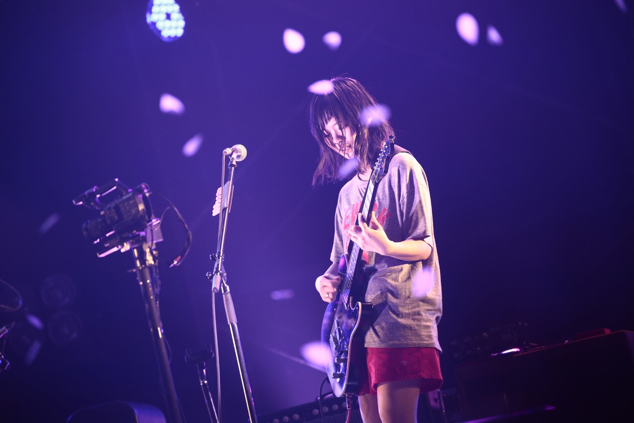 宮崎朝子（G, Vo）（撮影：柴田恵理）