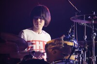 吉川美冴貴（Dr）（撮影：柴田恵理）