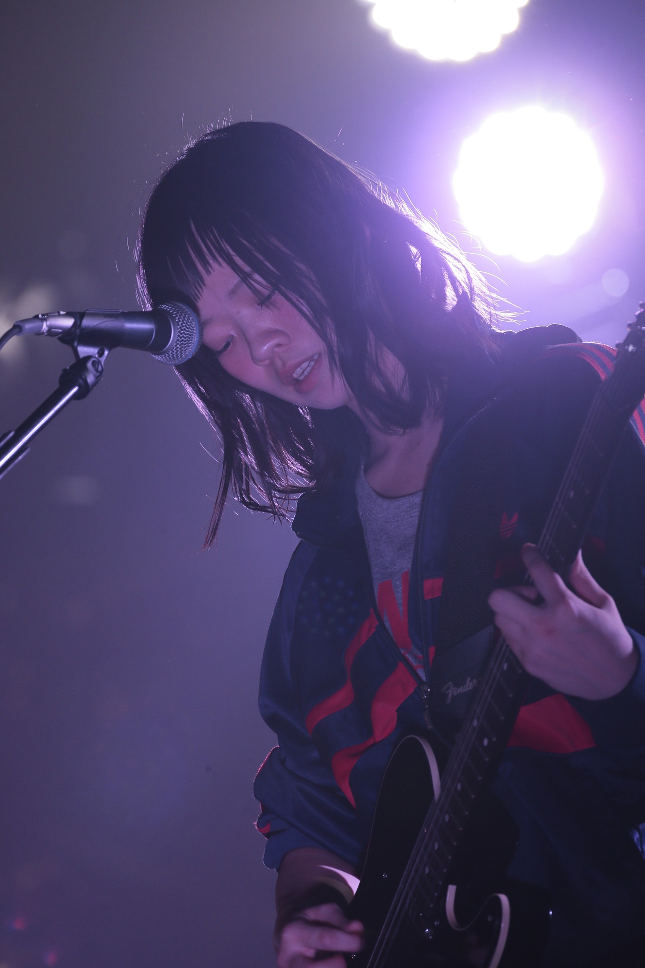 宮崎朝子（G, Vo）（撮影：柴田恵理）