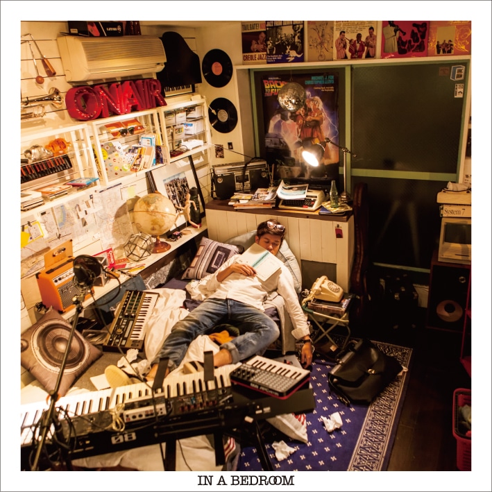 d-iZe「IN A BEDROOM」ジャケット