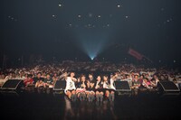 エンディングでの記念撮影の様子。