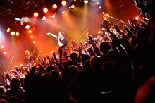 1月4日に東京・渋谷CLUB QUATTROで行われた「Re:birth of INKT TOUR2015-2016」ファイナル公演の様子。（撮影：小川舞）