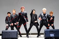 「SUPER FICTION casts SKY-HI」のパフォーマンスの様子。