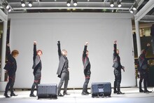 「SUPER FICTION casts SKY-HI」のパフォーマンスの様子。