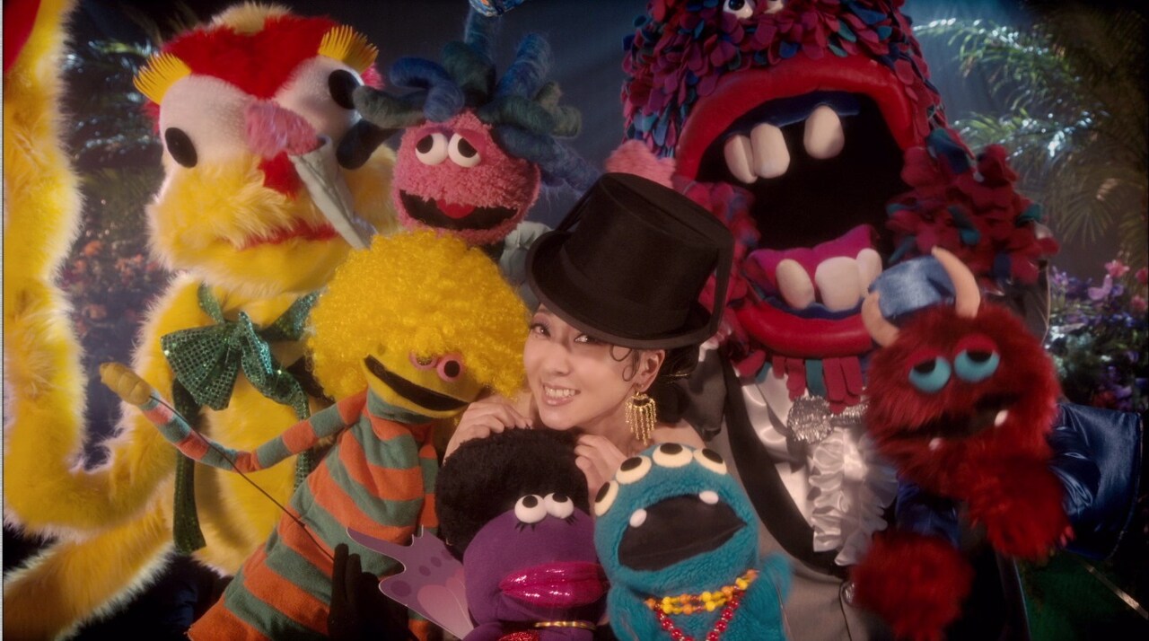 MISIAが多数のマペットと「愛をもった自由な世界」表現するワンカットMV