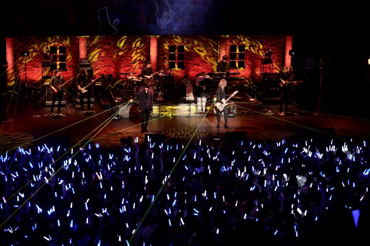 そらる×まふまふ「After the Rain - WINTER TOUR 2015 -」東京・TOKYO DOME CITY HALL公演の様子。（撮影：小松陽祐［ODD JOB］）