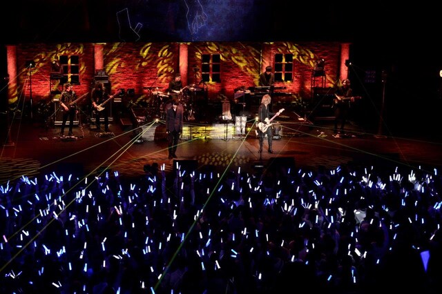 2位は「そらる＆まふまふ、ソロありコスプレありのツアー大盛況」より、そらる×まふまふ「After the Rain - WINTER TOUR 2015 -」東京・TOKYO DOME CITY HALL公演の様子。（撮影：小松陽祐［ODD JOB］）