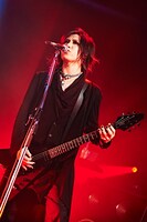 葵（G）（提供：ソニー・ミュージックレコーズ）