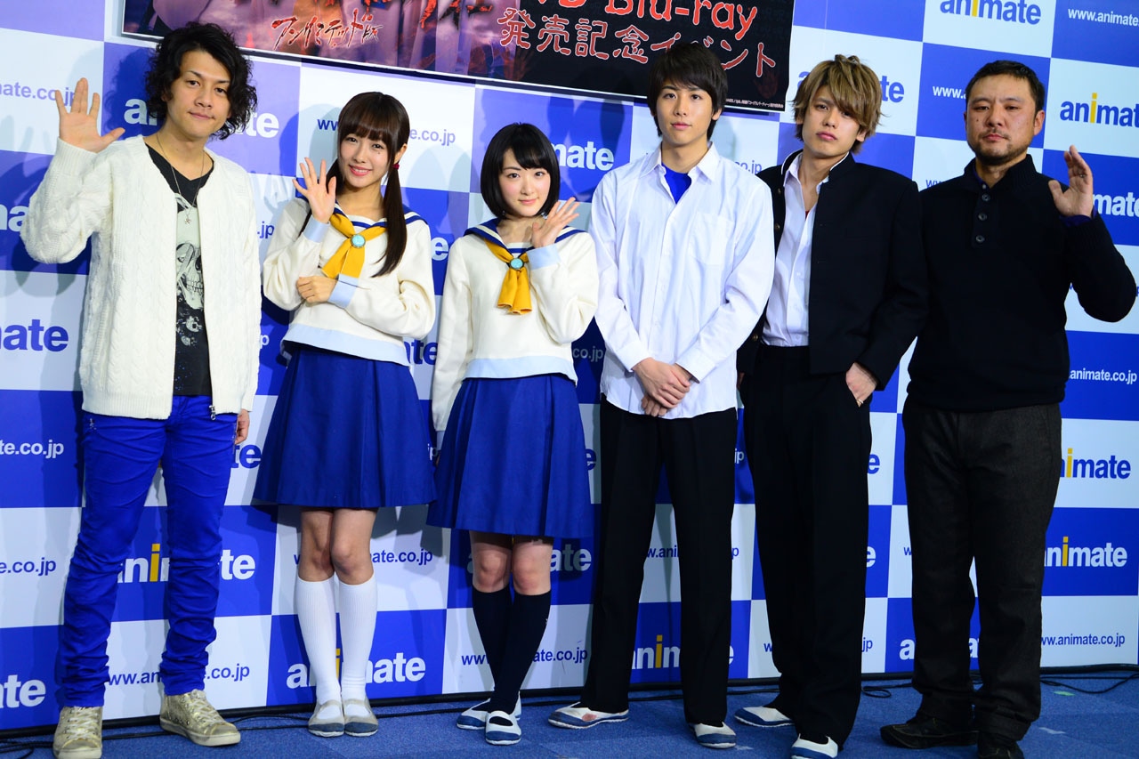 左から祁答院慎、前田希美、生駒里奈、池岡亮介、JUN（BEE SHUFFLE）、山田雅史。