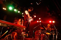 昨年12月に実施されたH ZETTRIO「Dancing!!! TOUR」東京・下北沢GARDEN公演の様子。（Photo by Kozuka Yusuke）