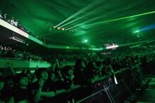Fear, and Loathing in Las Vegas「"Feeling of Unity" Release Tour FINAL ONE MAN SHOW@Budokan」の様子。（撮影：小野雄司）