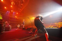 Fear, and Loathing in Las Vegas「"Feeling of Unity" Release Tour FINAL ONE MAN SHOW@Budokan」の様子。（撮影：小野雄司）