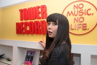 タワーレコード本社を訪問する南波志帆。