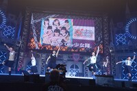 ばってん少女隊のパフォーマンスの様子。