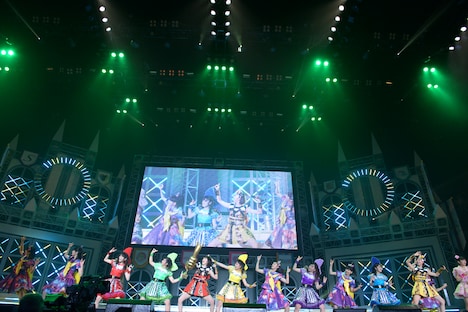 「Chai Maxx」のパフォーマンスの様子。