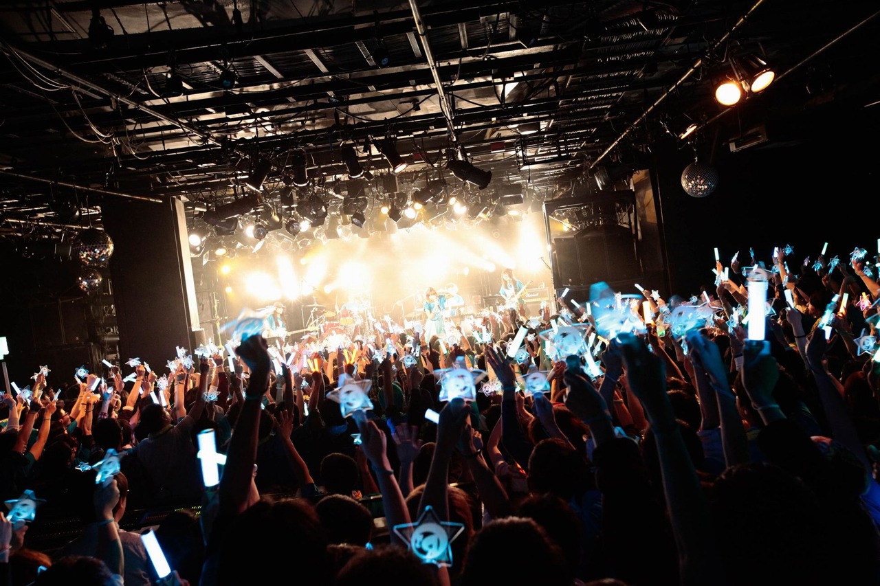 飯田里穂「rippi-rippi-rippi」東京・渋谷CLUB QUATTRO公演の様子。（Photo by Lisa Kozai）