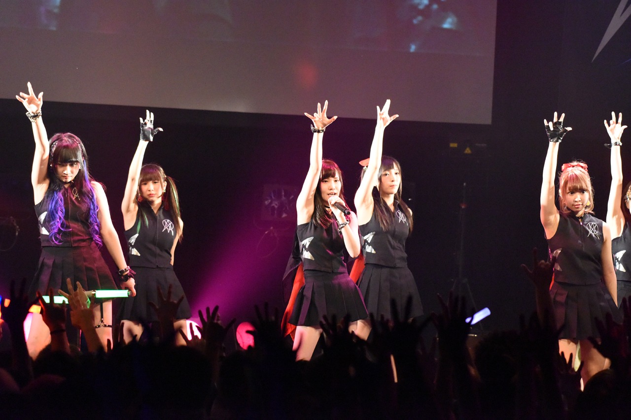 「HIROSHIMA MAPLE★S 2nd LIVE TOUR 2015-2016“P(L/R)AYERS”」ファイナル公演の様子。