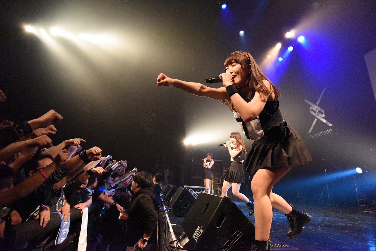 PassCode 1stワンマンツアー「TRIAL OF PASSCODE」の様子。