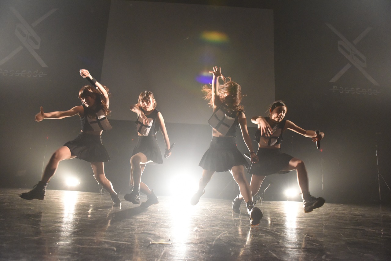 PassCode 1stワンマンツアー「TRIAL OF PASSCODE」の様子。