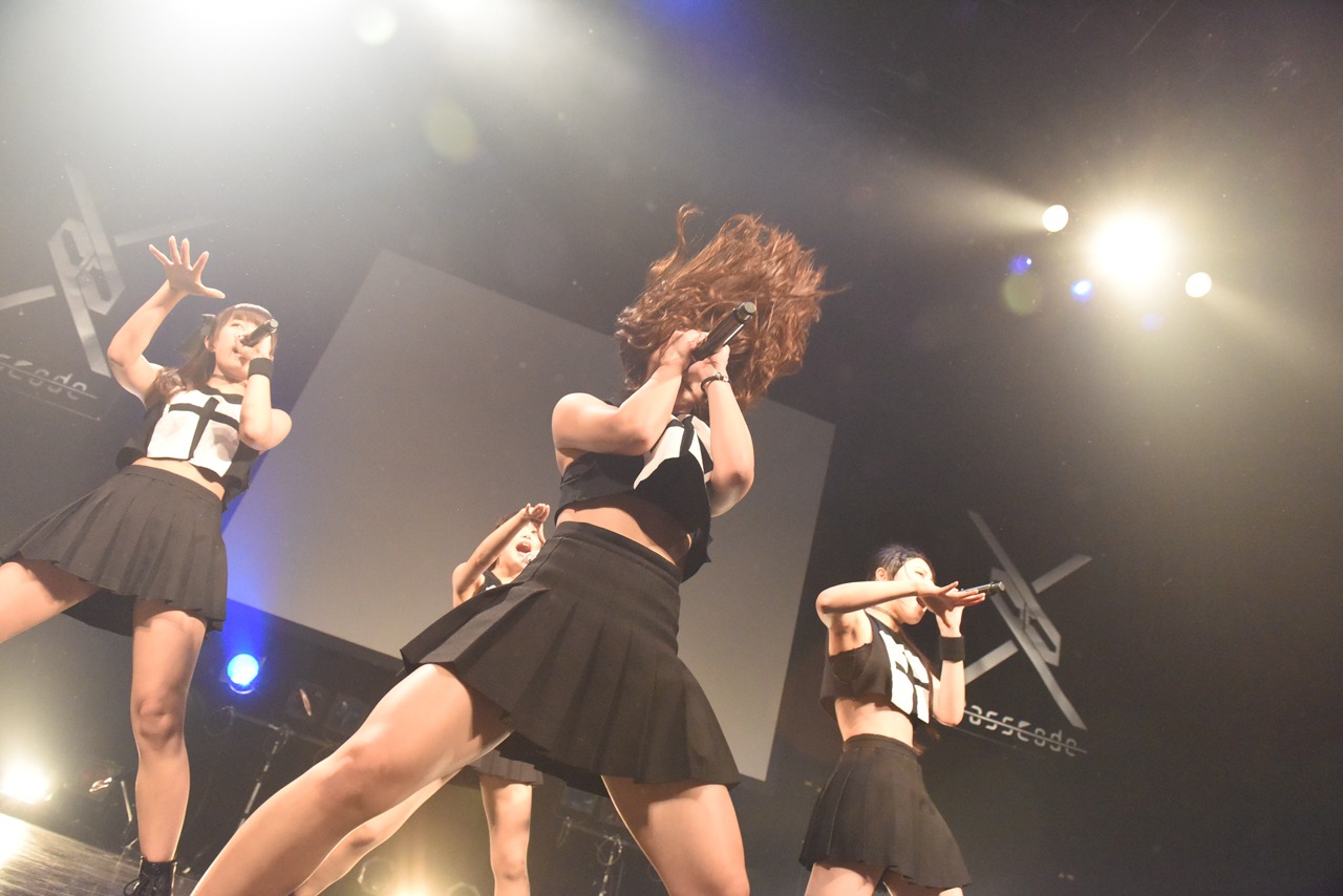 PassCode 1stワンマンツアー「TRIAL OF PASSCODE」の様子。