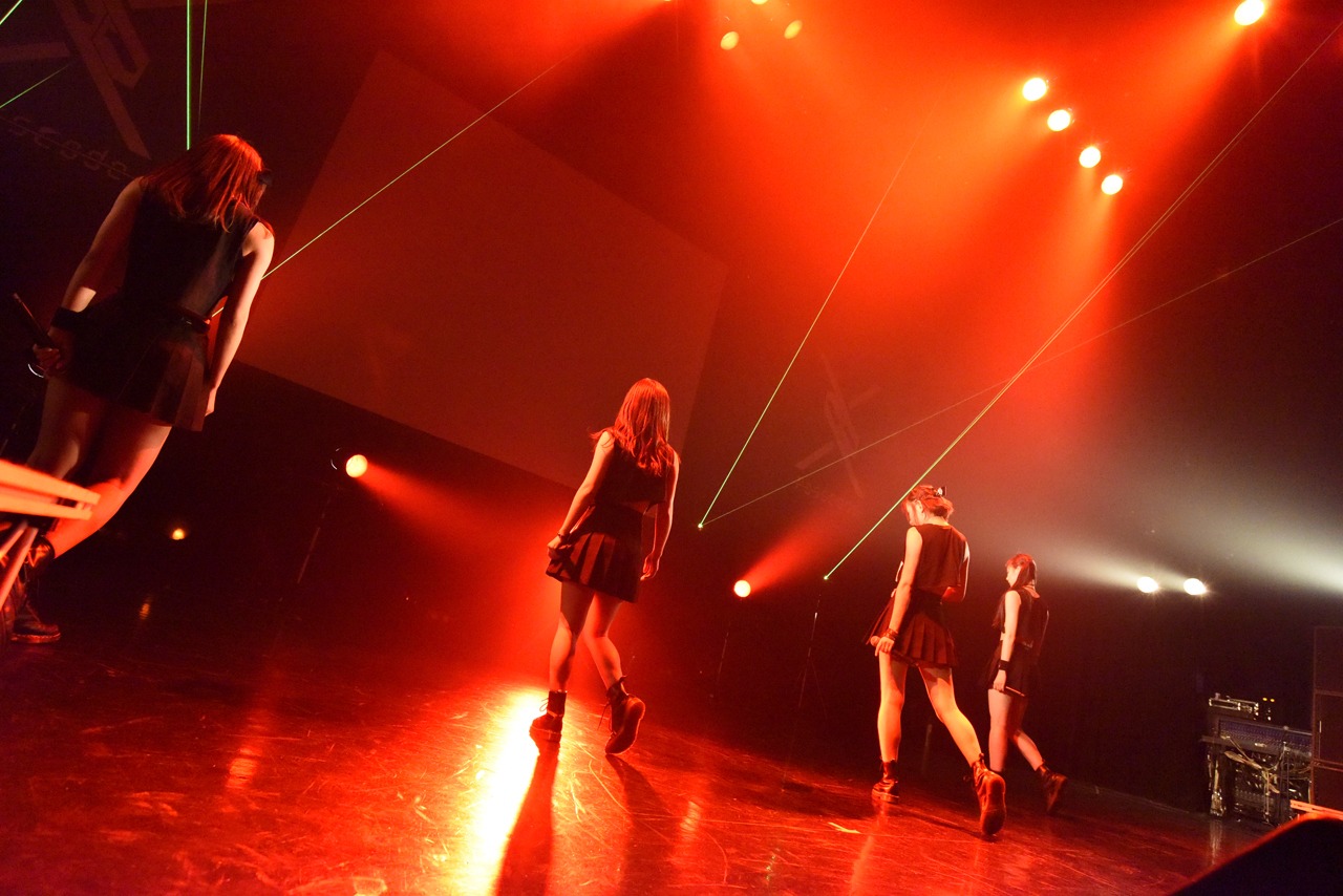 PassCode 1stワンマンツアー「TRIAL OF PASSCODE」の様子。
