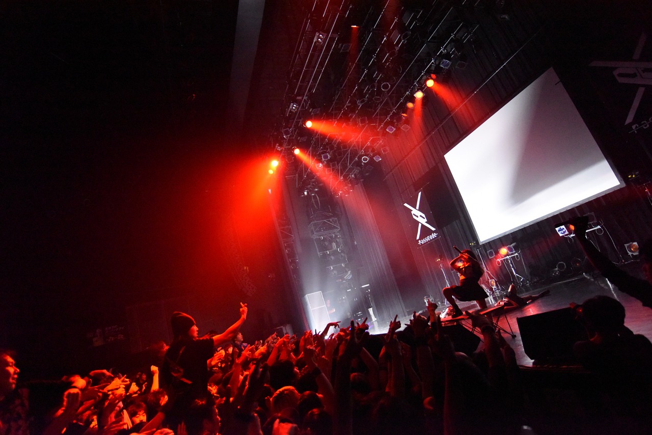 PassCode 1stワンマンツアー「TRIAL OF PASSCODE」の様子。