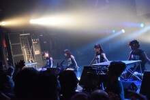 PassCode 1stワンマンツアー「TRIAL OF PASSCODE」の様子。