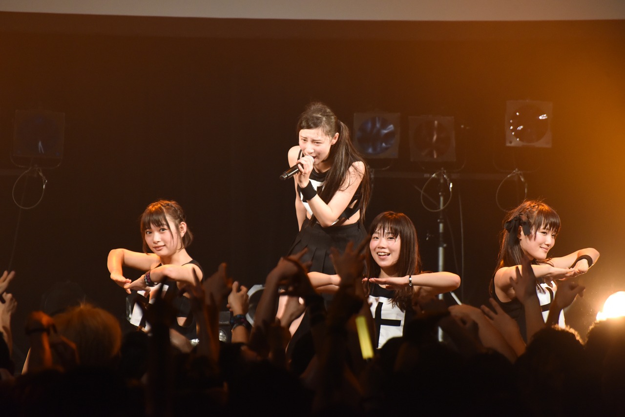 PassCode 1stワンマンツアー「TRIAL OF PASSCODE」の様子。