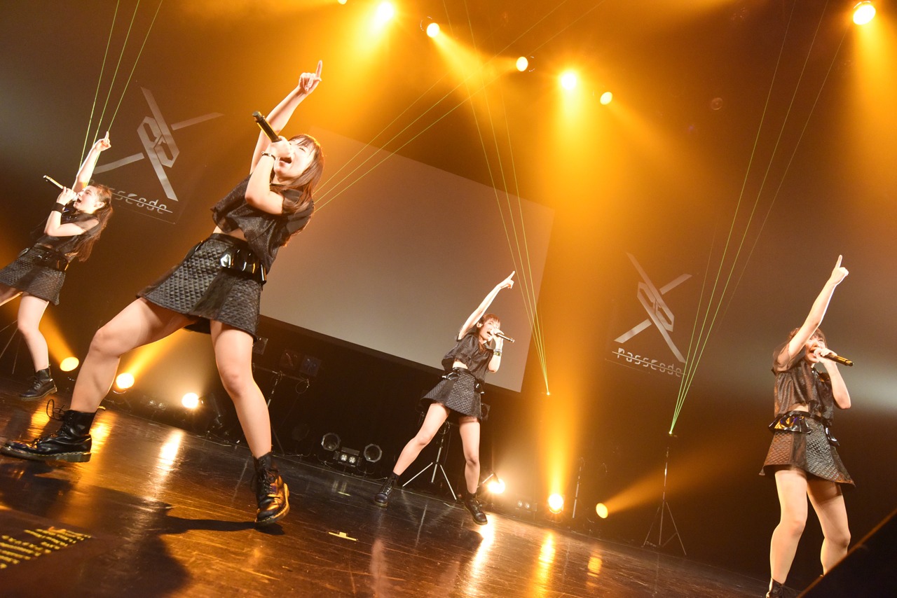 PassCode 1stワンマンツアー「TRIAL OF PASSCODE」の様子。