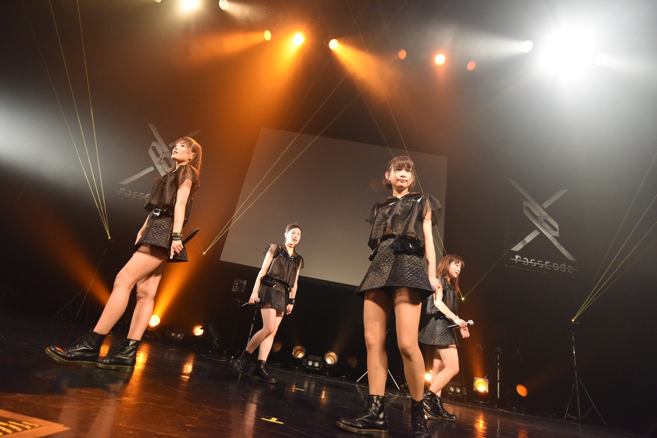 PassCode 1stワンマンツアー「TRIAL OF PASSCODE」の様子。