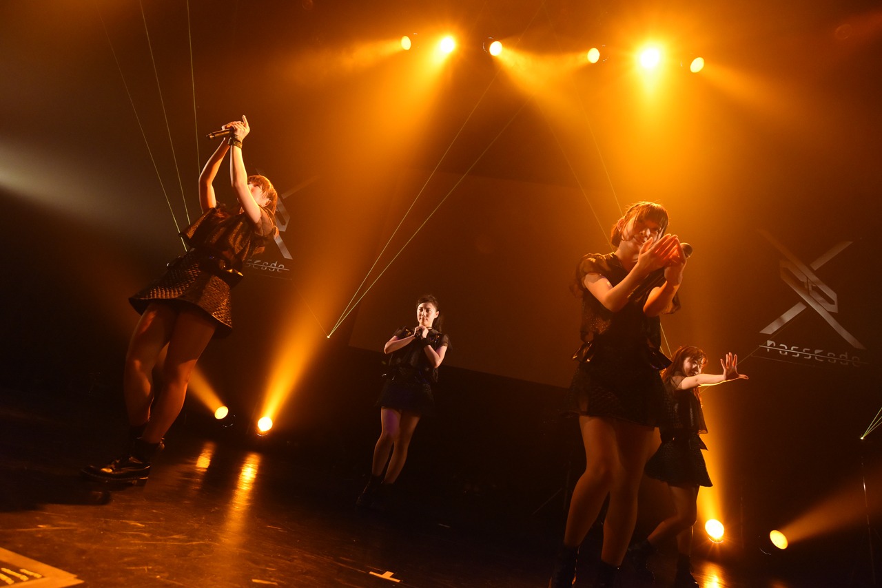 PassCode 1stワンマンツアー「TRIAL OF PASSCODE」の様子。