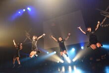 PassCode 1stワンマンツアー「TRIAL OF PASSCODE」の様子。