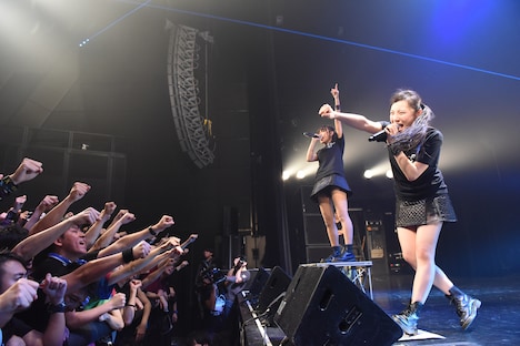 PassCode 1stワンマンツアー「TRIAL OF PASSCODE」の様子。