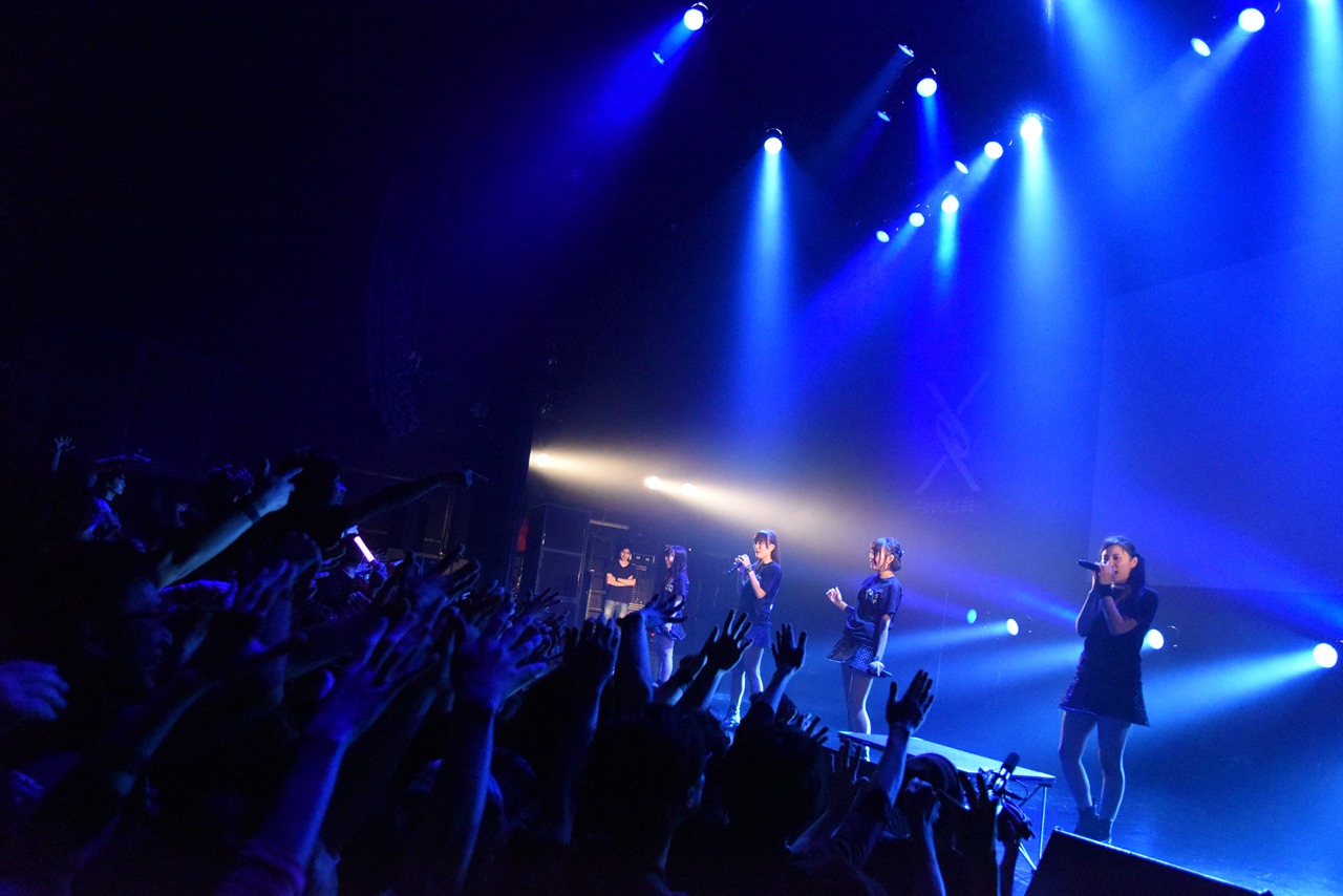 PassCode 1stワンマンツアー「TRIAL OF PASSCODE」の様子。