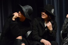 左から川上洋平（Vo, G）、磯部寛之（B, Cho）。