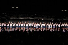 新潟・NGT48劇場にて行われた初日公演「PARTYが始まるよ」の様子。(c)AKS