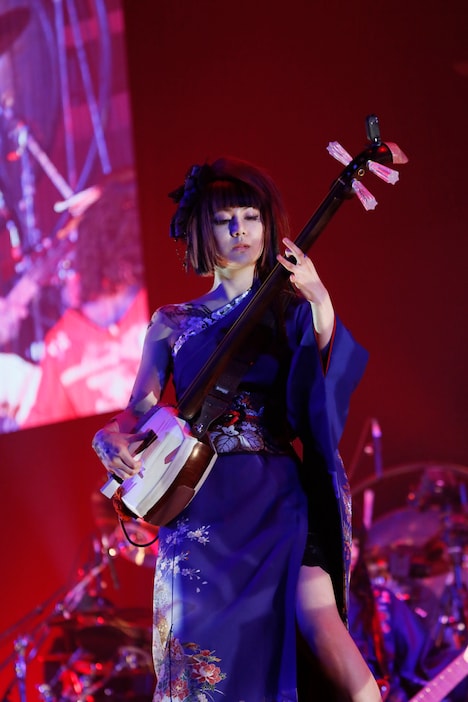 蜷川べに（津軽三味線）（写真提供：エイベックス・ミュージック・クリエイティヴ）