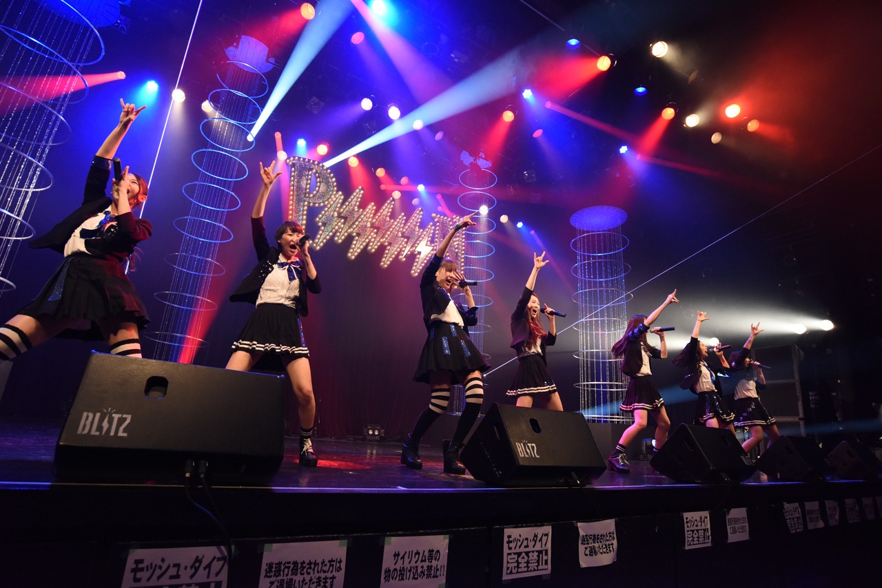 「PiiiiiiiN 愛ある青春ROCK NIGHT! 2ND ANNIVERSARY LIVE supported by TOKYO IDOL PROJECT」の様子。