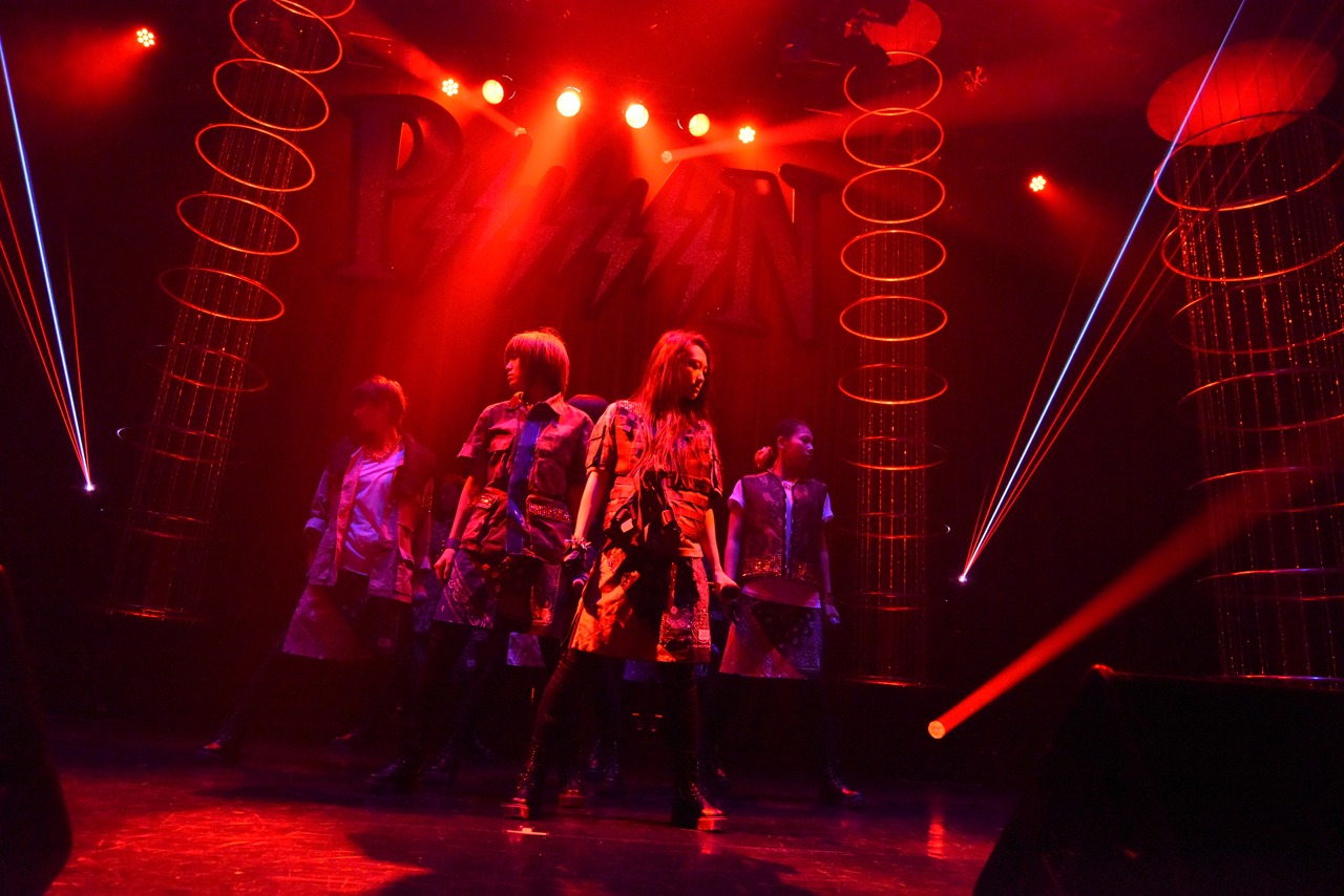 「PiiiiiiiN 愛ある青春ROCK NIGHT! 2ND ANNIVERSARY LIVE supported by TOKYO IDOL PROJECT」の様子。