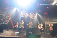 「PiiiiiiiN 愛ある青春ROCK NIGHT! 2ND ANNIVERSARY LIVE supported by TOKYO IDOL PROJECT」の様子。