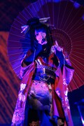 鈴華ゆう子（Vo）（写真提供：エイベックス・ミュージック・クリエイティヴ）