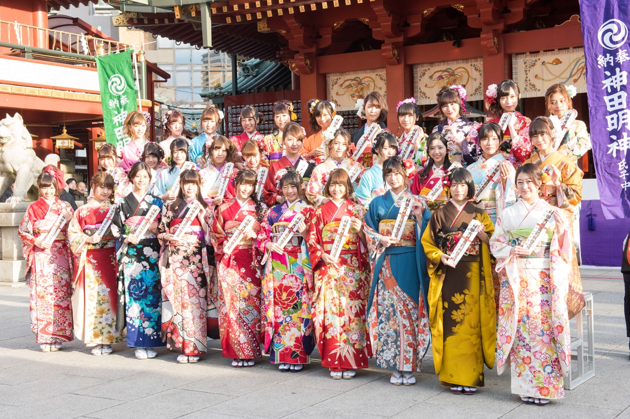 AKB48グループ32名が新成人に「私たちは黄金の卵」 - 音楽ナタリー
